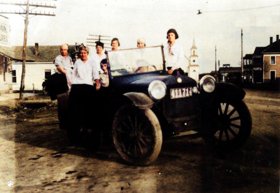 girls in car on Main st.